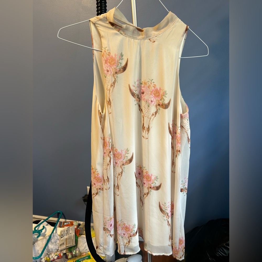 Cute dress never worn